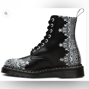 Dr. Martens Women's Pascal White Lace Smooth Combat Boot Goth Black- Size 6- EUC